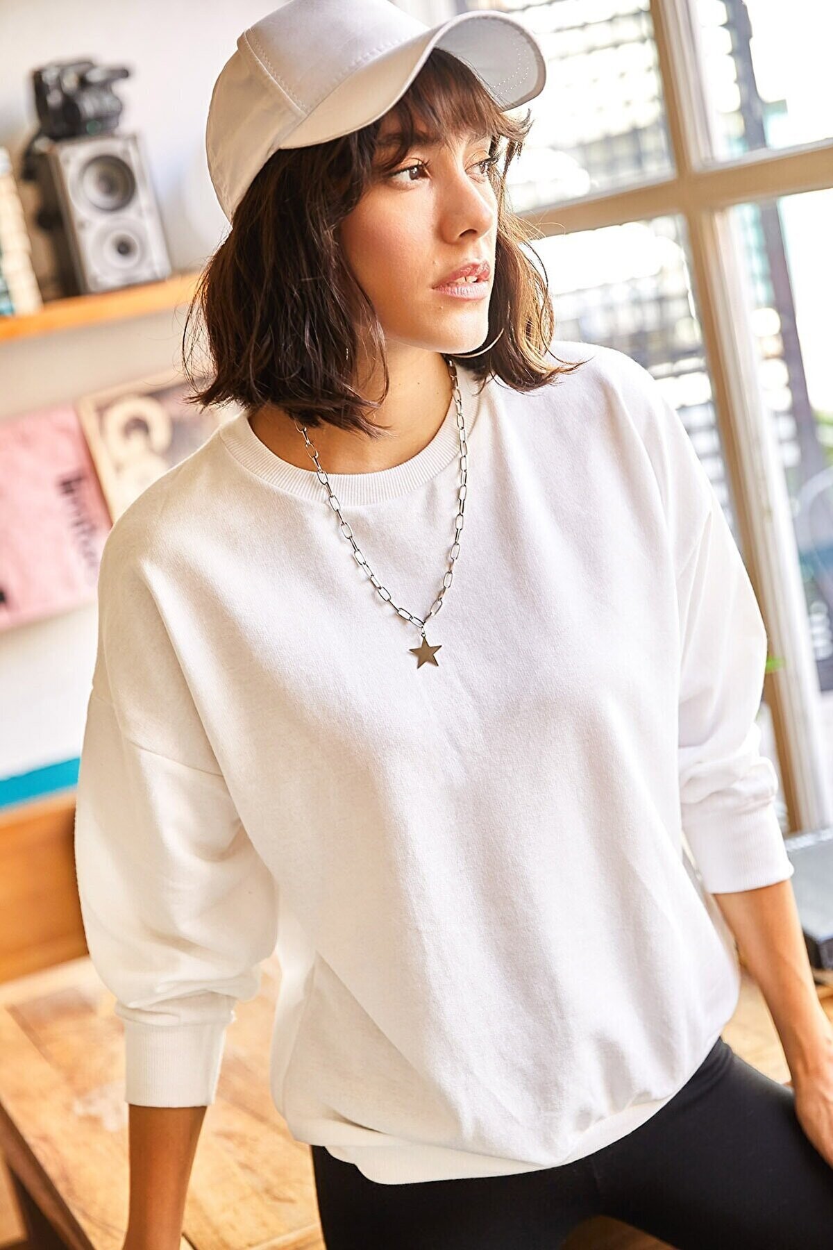 Bisiklet Yaka Eteği Yırtmaçlı Basic Sweatshirt