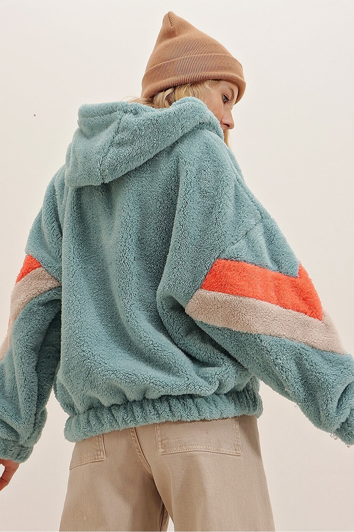 Kolları Renk Bloklu Oversize Peluş Sweatshirt