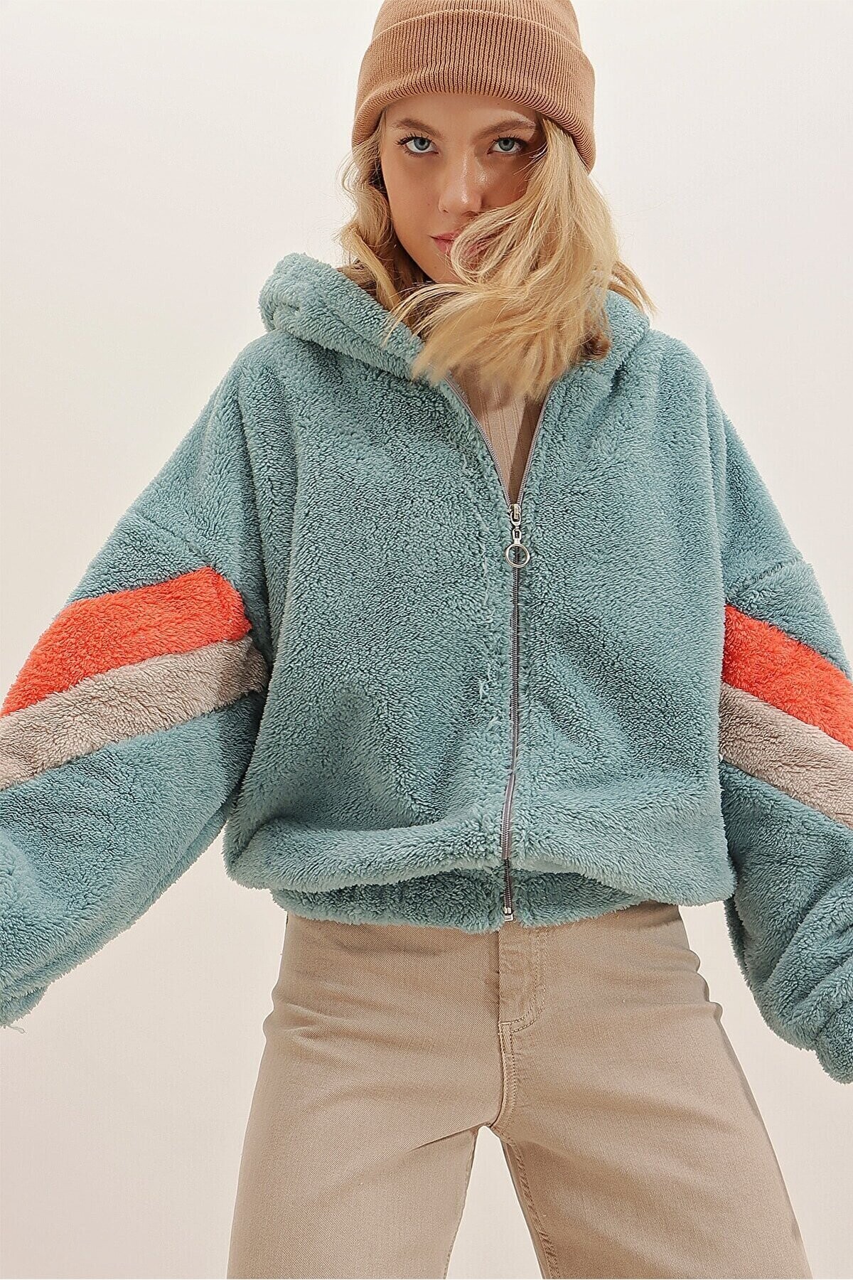 Kolları Renk Bloklu Oversize Peluş Sweatshirt
