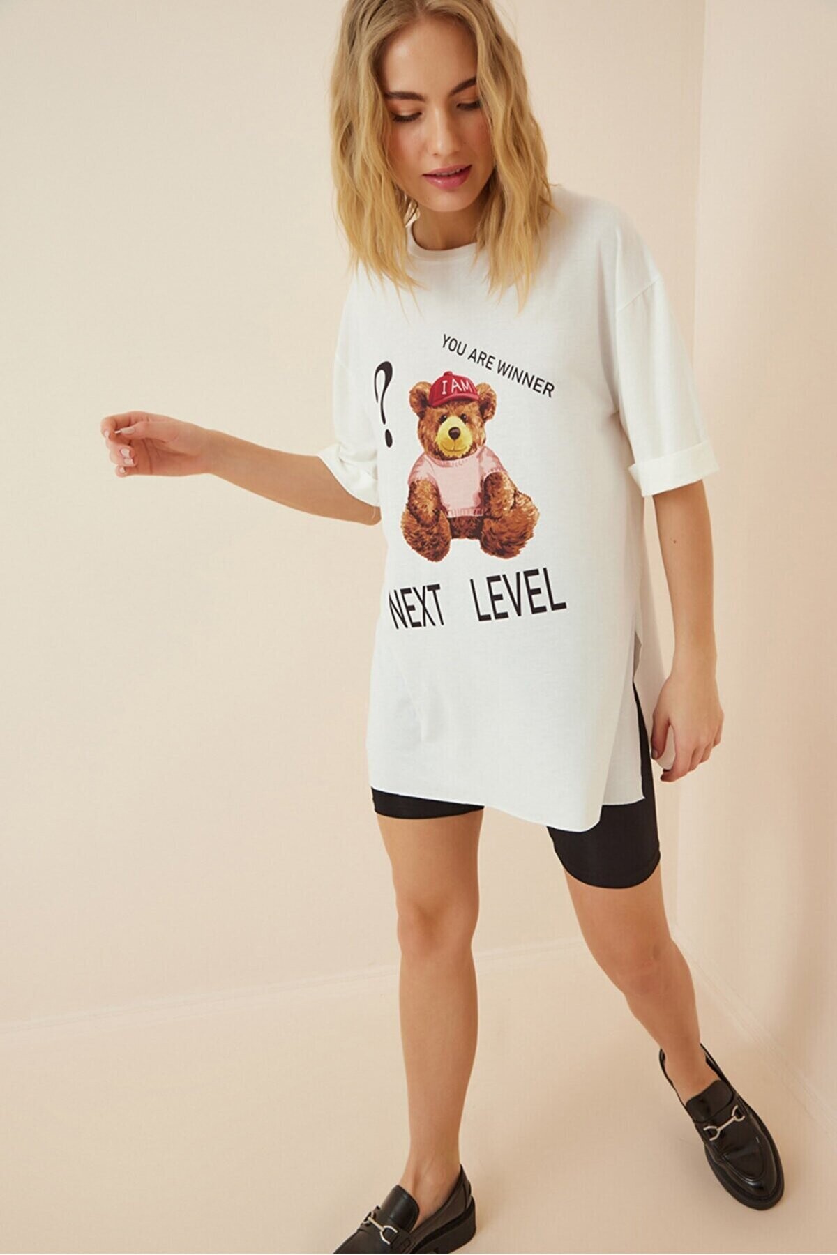Yandan Yirtmaçli Baskılı T-shirt