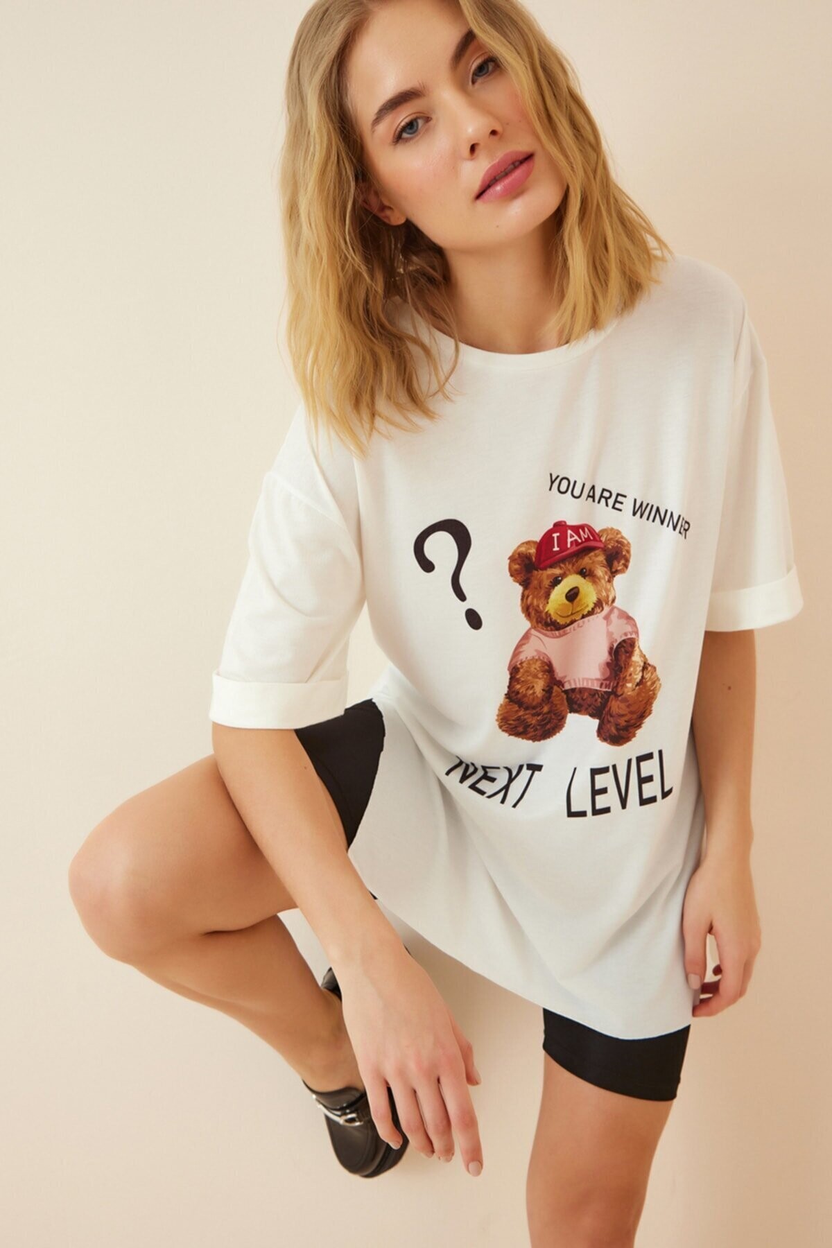 Yandan Yirtmaçli Baskılı T-shirt