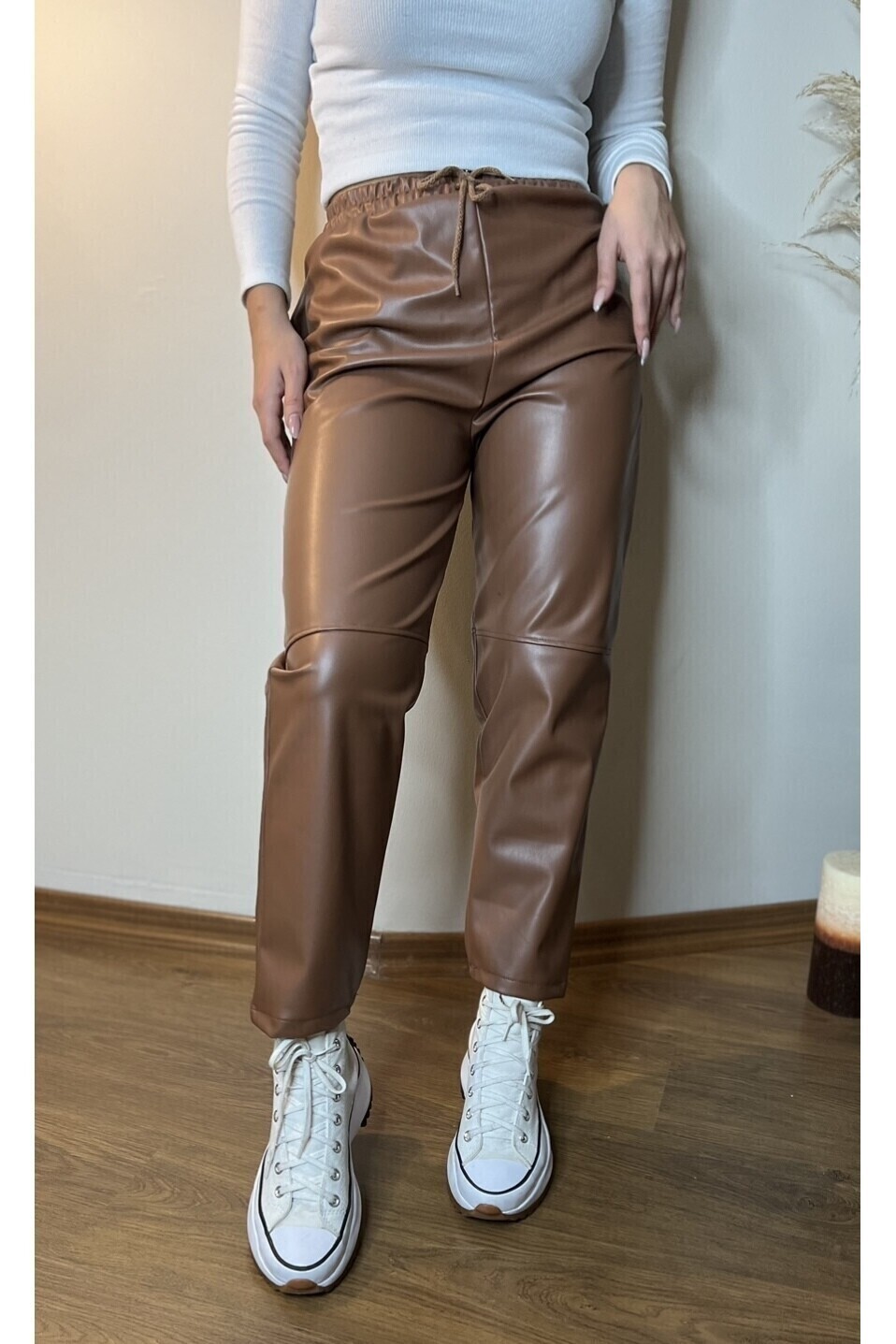 Beli Lastikli Düz Paça Suni Deri Pantolon