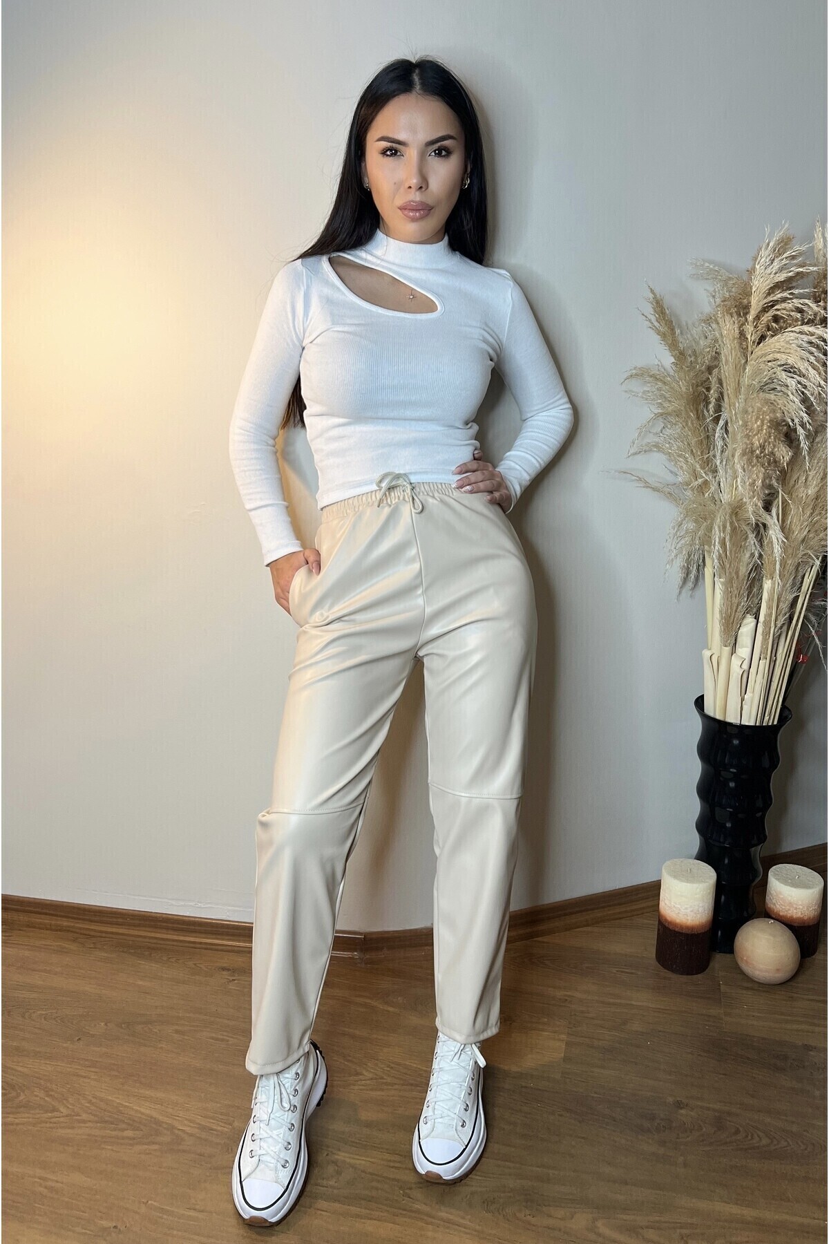 Beli Lastikli Düz Paça Suni Deri Pantolon