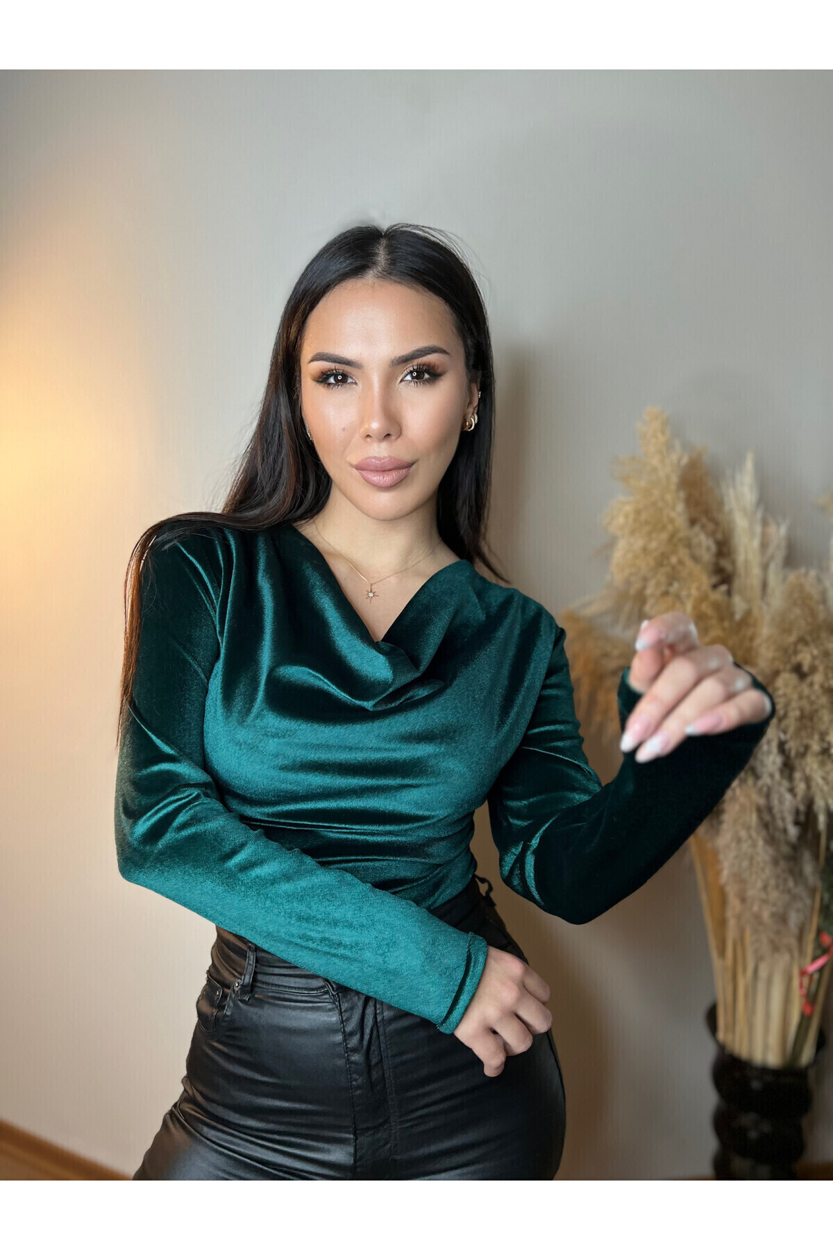 Degaje Yaka Çıtçıtlı Kadife Bodysuit