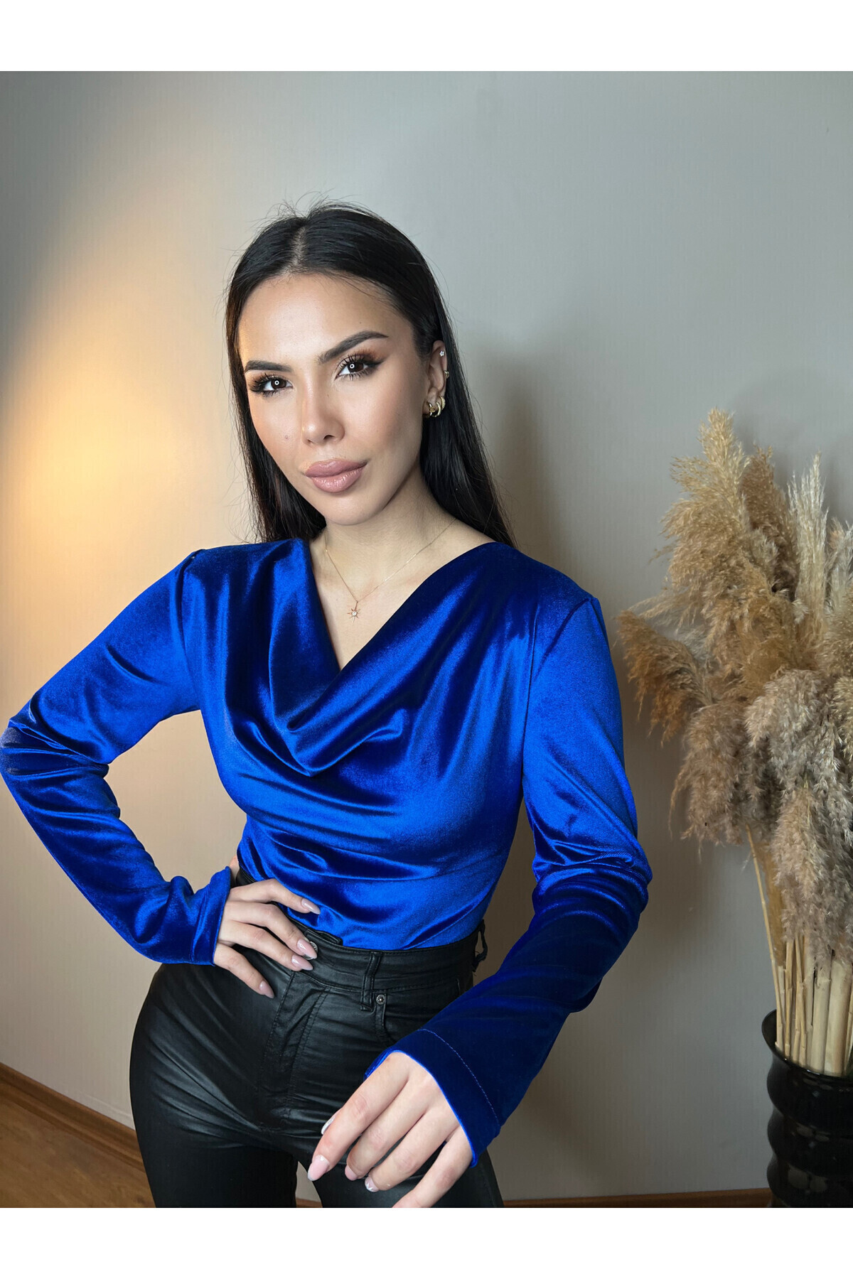 Degaje Yaka Çıtçıtlı Kadife Bodysuit