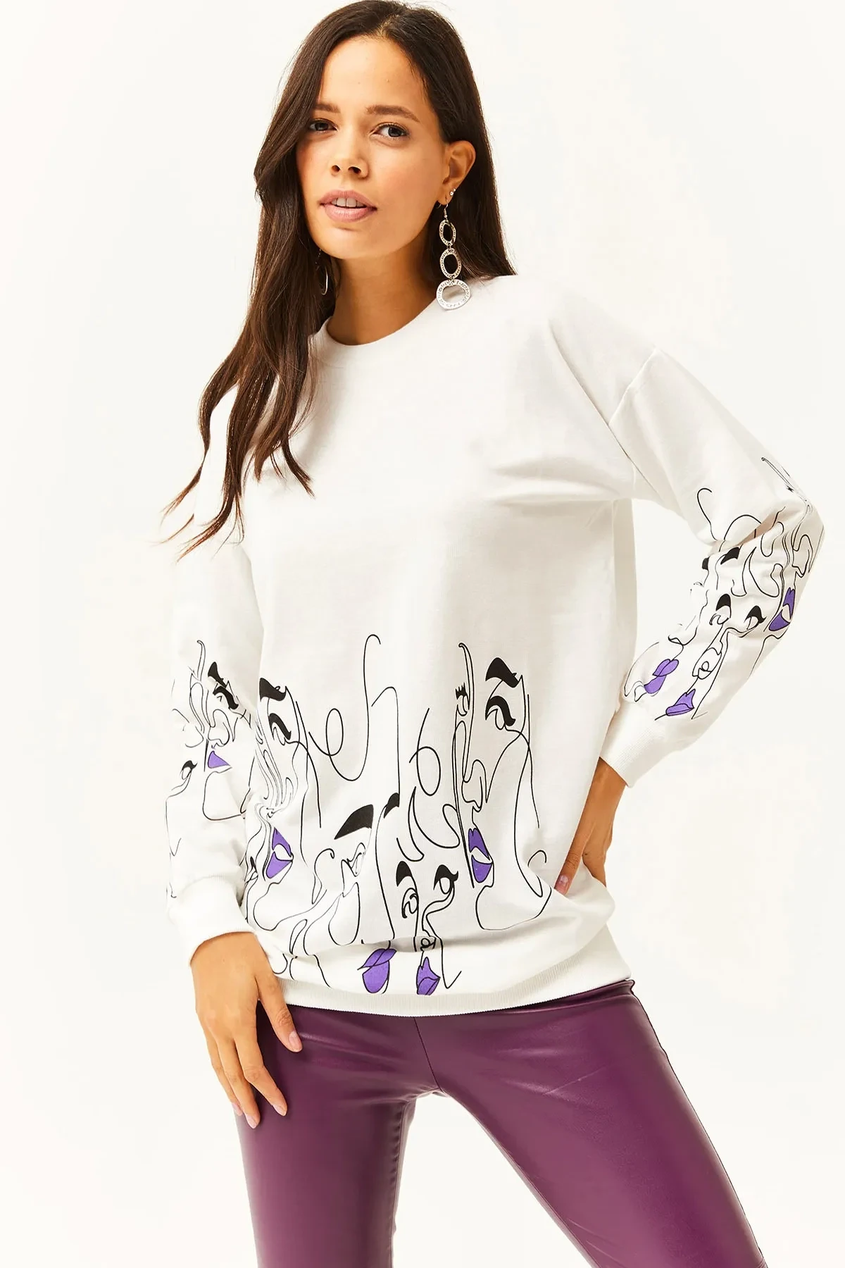 Kadın Beyaz Yüz Figürlü Oversize Sweatshirt