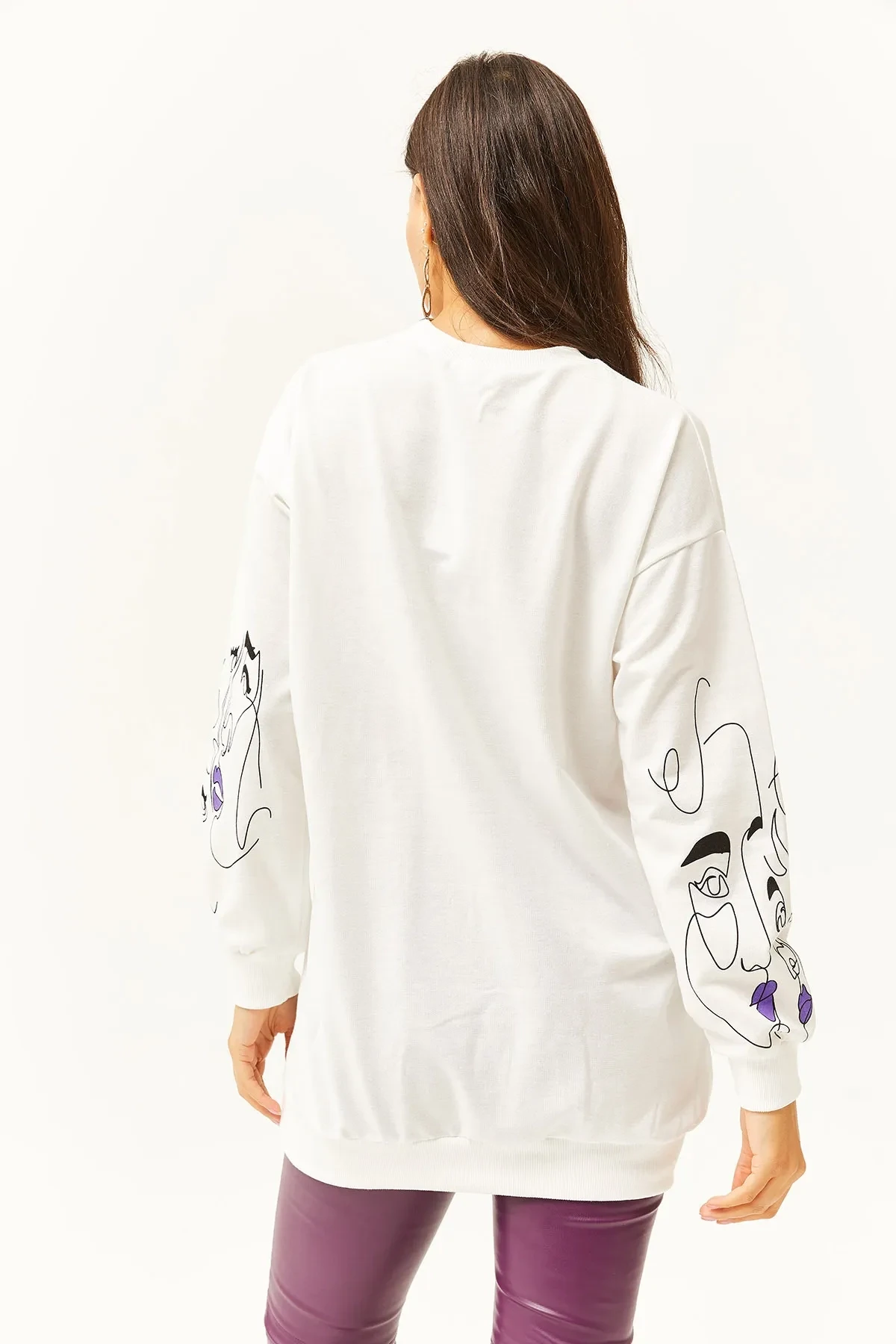Kadın Beyaz Yüz Figürlü Oversize Sweatshirt