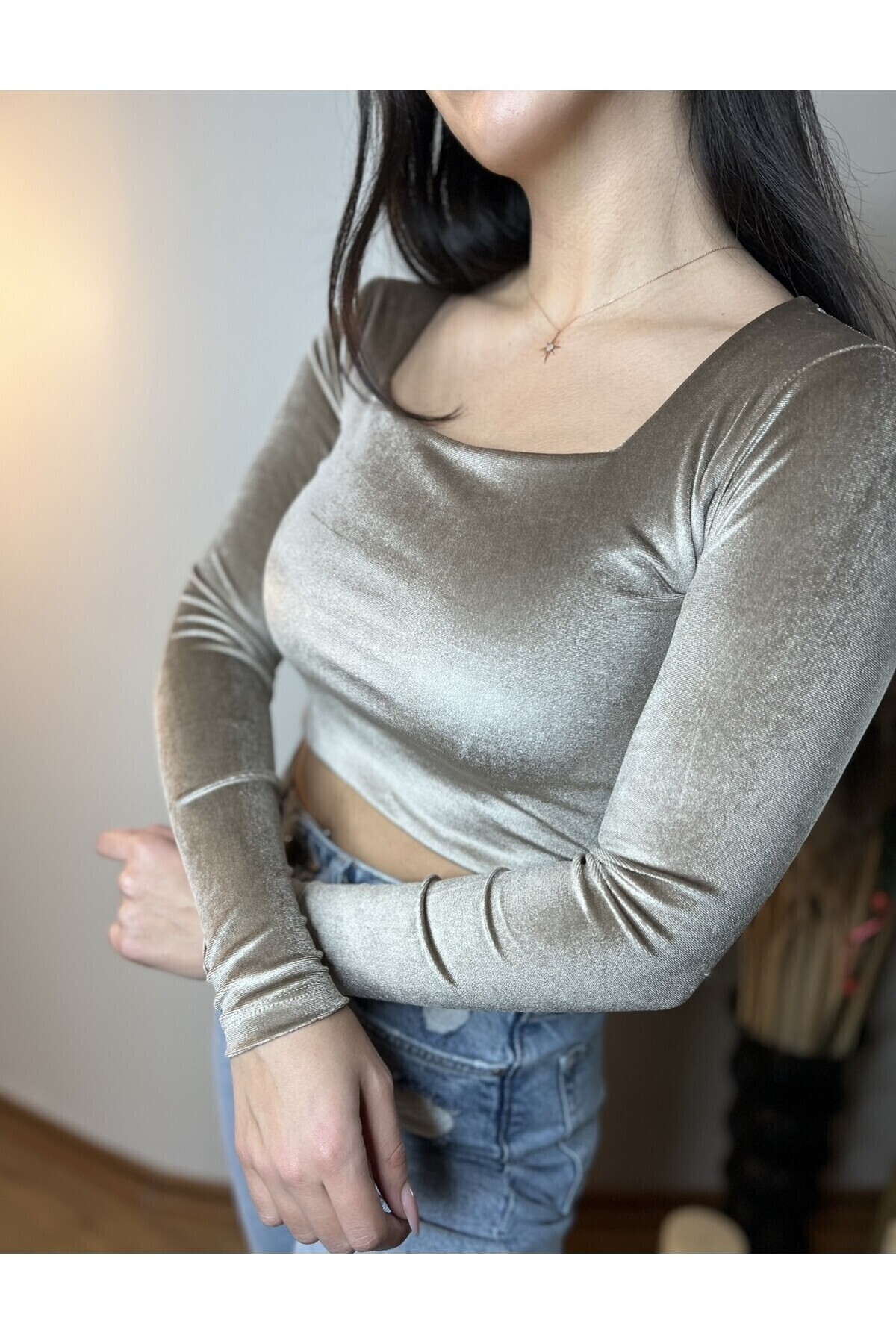 Kare Yaka Kadife Crop Bluz