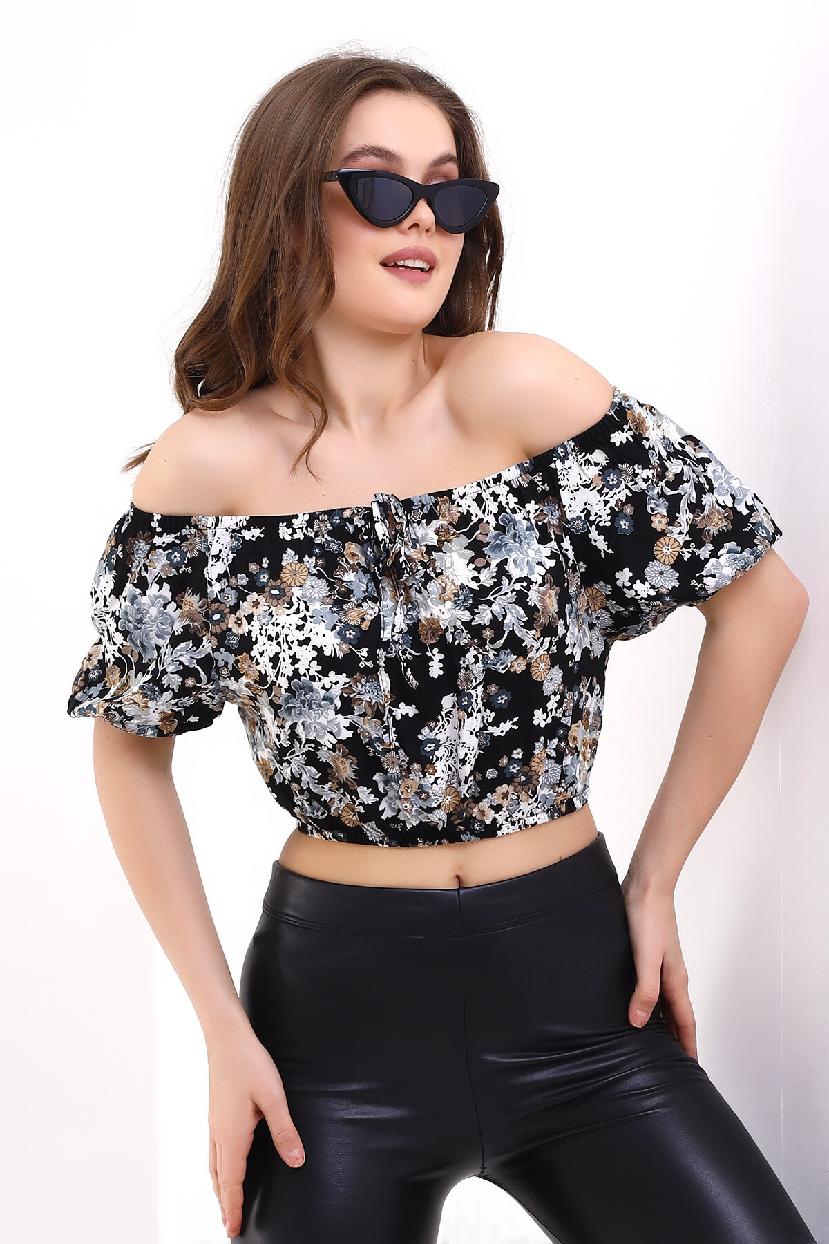 Madonna Yaka Desenli Crop Bluz