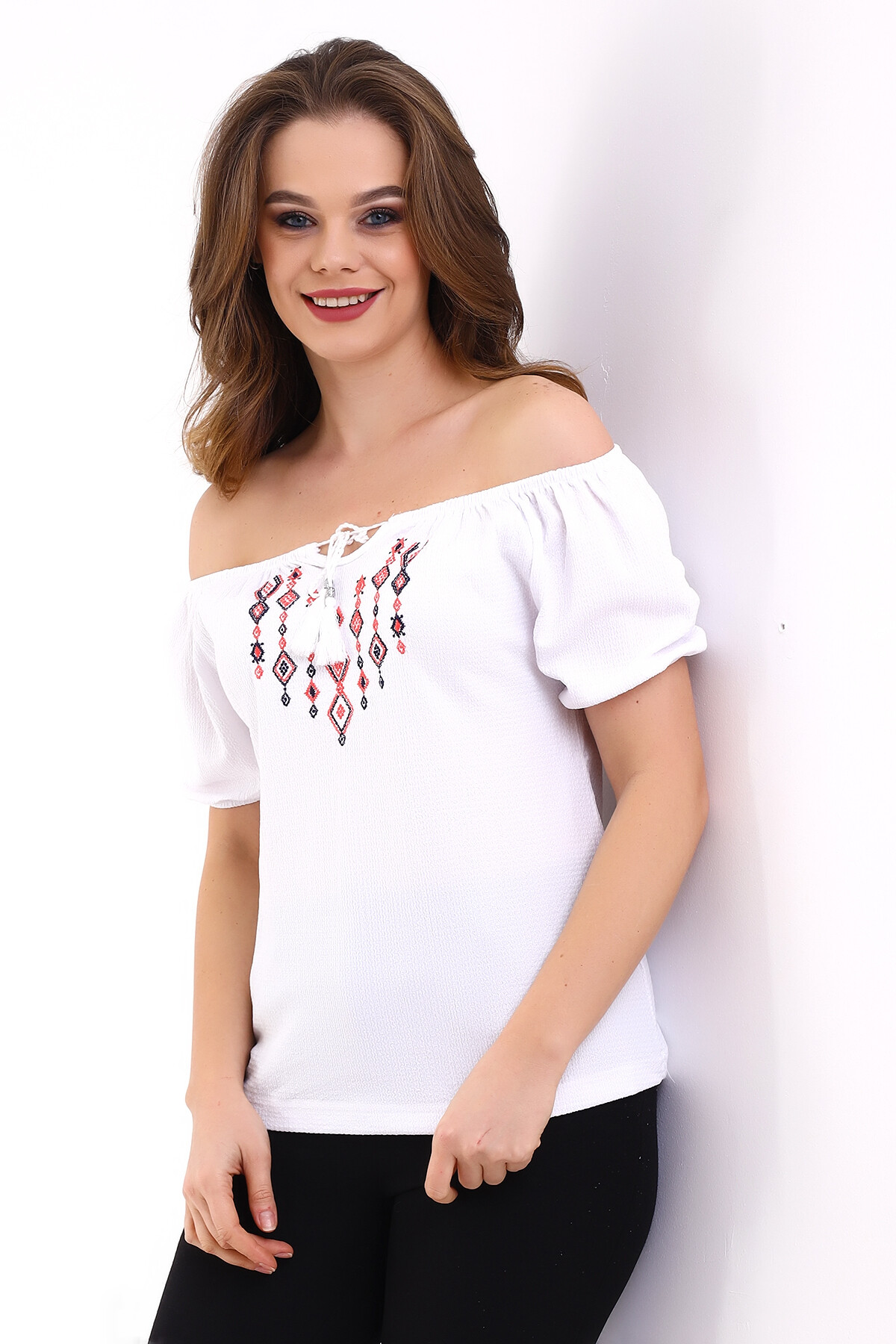 Nakış Detaylı Bluz