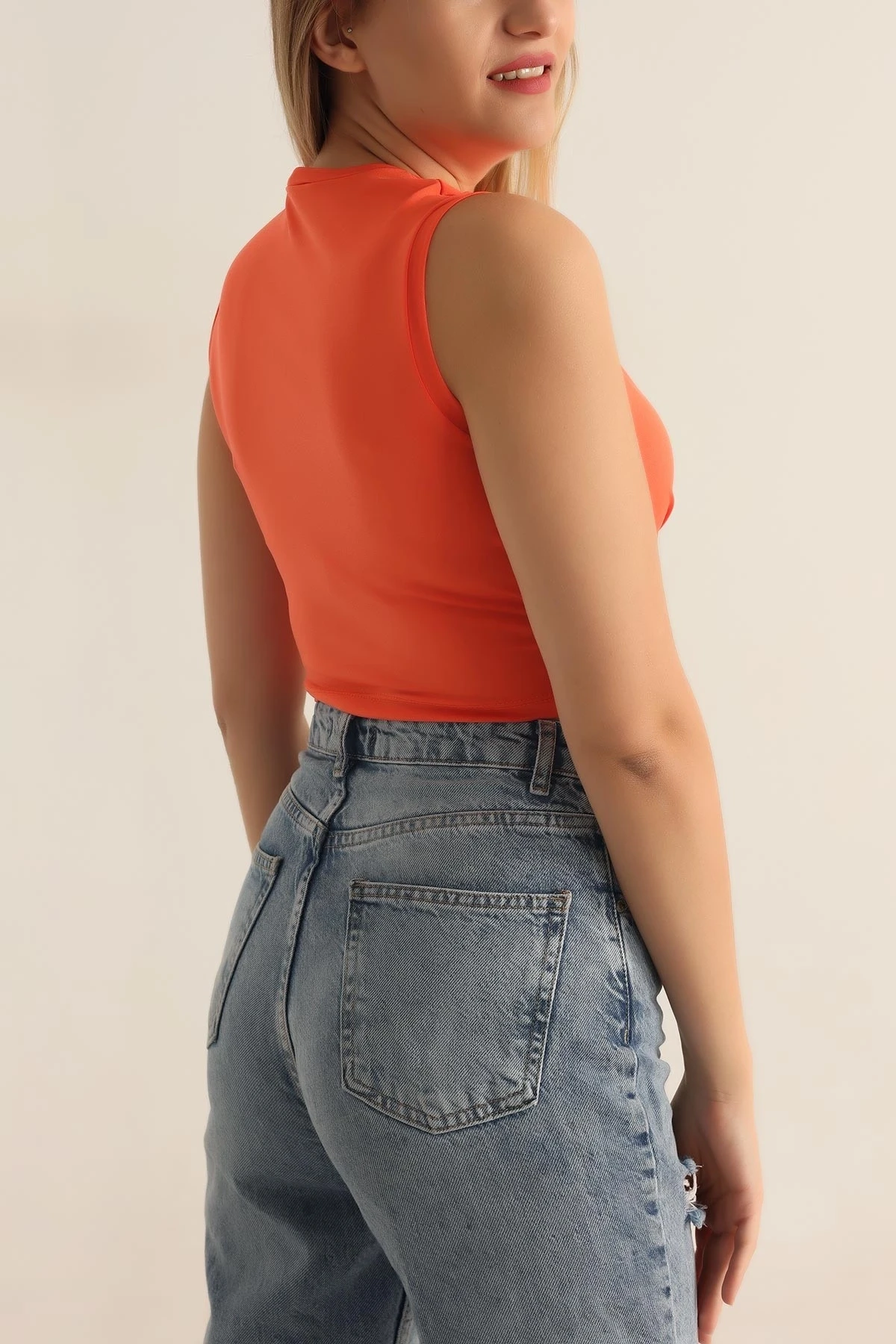 Önü Düğümlü Crop Bluz