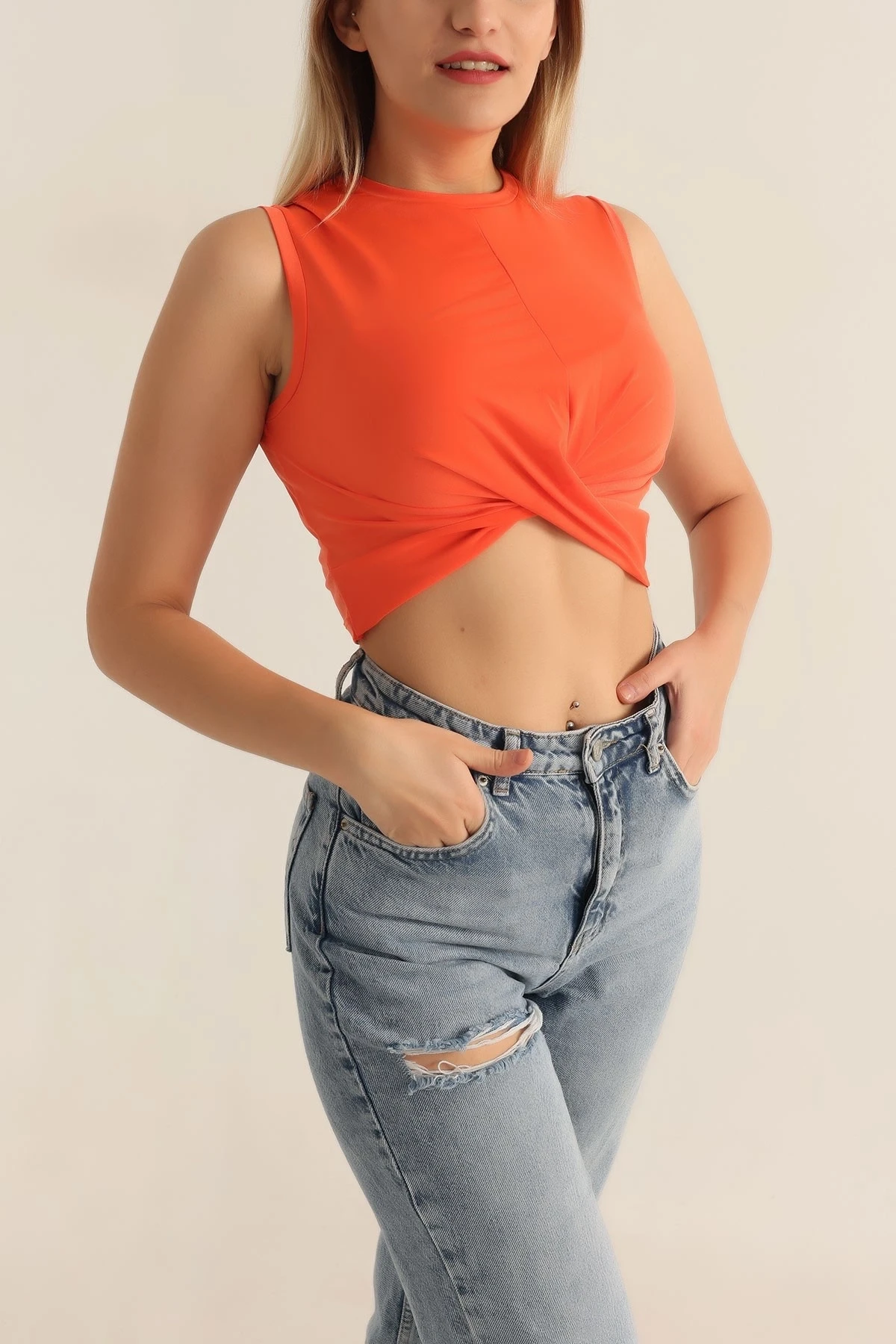 Önü Düğümlü Crop Bluz