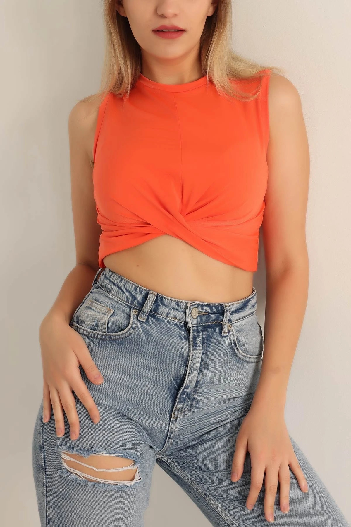 Önü Düğümlü Crop Bluz