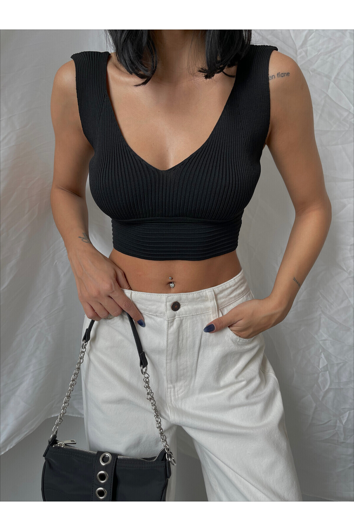 V Yaka Triko Crop Bluz