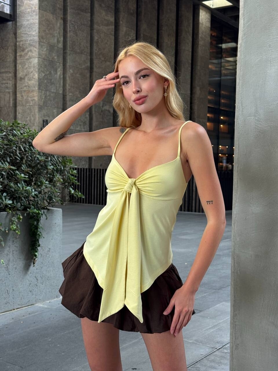 Önü Fiyonk Detay Bluz Sarı