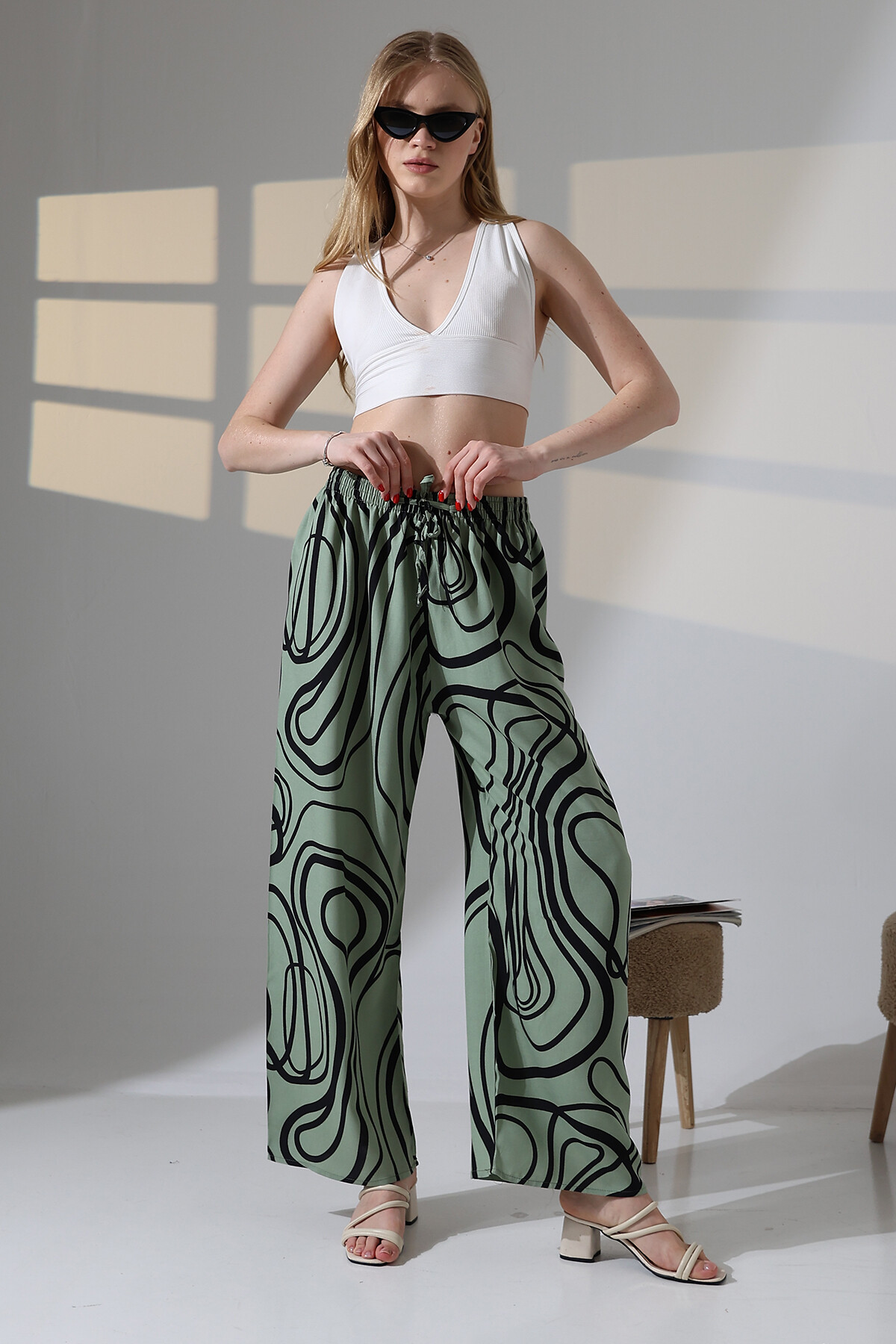 Viskon Bol Paça Yeşil Desenli Pantalon